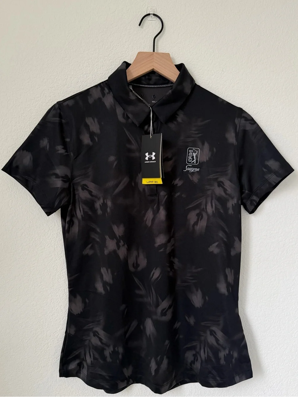 Under Armor Golf Polo Shirt. Size Medium Women NWT - Picture 1 of 10